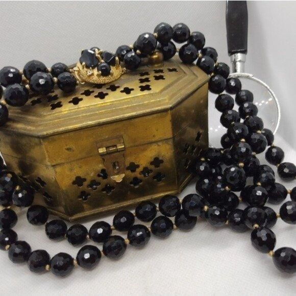 Decorative black diamond cut beaded necklace w egg nest cluster closure - Picture 1 of 3